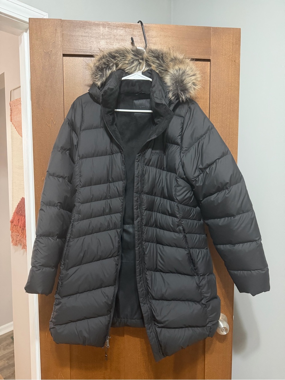 Marmot Women's Black Puffer Coat with Faux Fur Hood (Size large) 700 Fill